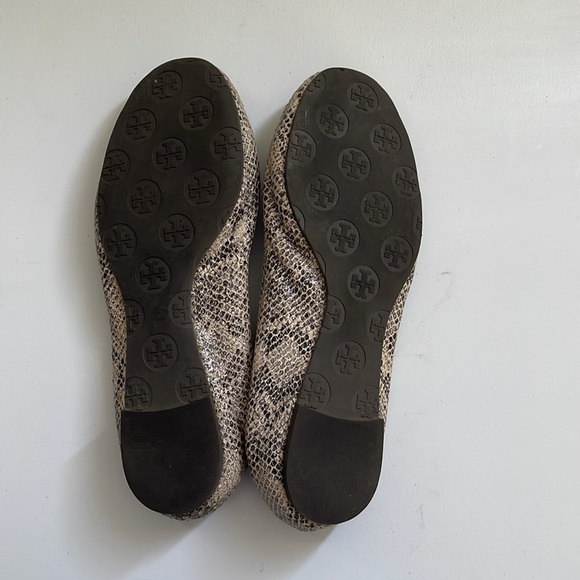 Tory Burch Snakeskin Gray Ballerina Reva Flats Size 6.5 - Picture 7 of 8